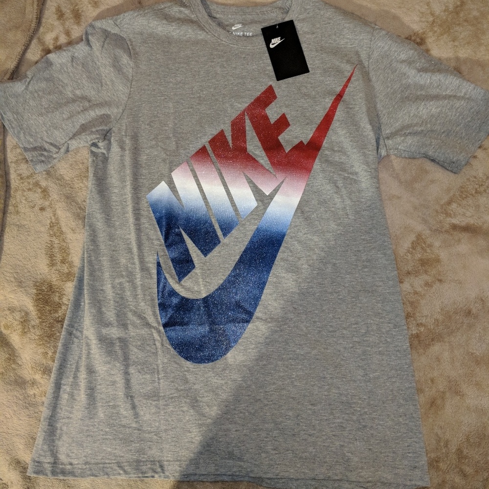 Brand New Nike screen print shirt Size M in mens.